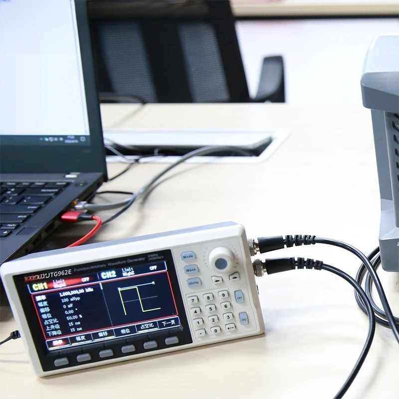 Generatore di Segnali Funziona - Dual Channel Arbitrary Waveform Function Generator 60Mhz recensione e prezzo